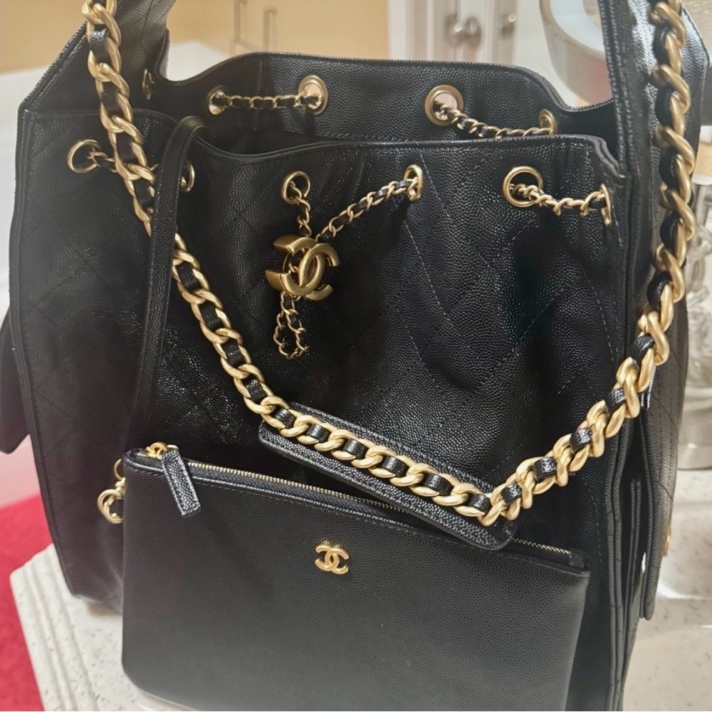 Chanel Black Quilted Shoulder Bag with Gold Chain
